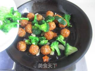 西兰花炒胡萝卜圆子的做法步骤:11