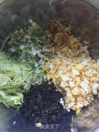 西葫芦鸡蛋海米水饺的做法步骤:3