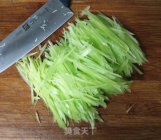 韩式糖醋莴笋的做法步骤:3