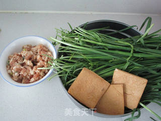 韭菜鲜肉煎饺的做法步骤:3