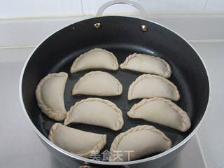 韭菜鲜肉煎饺的做法步骤:13