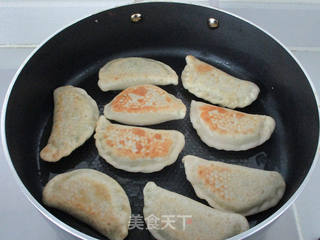 韭菜鲜肉煎饺的做法步骤:14