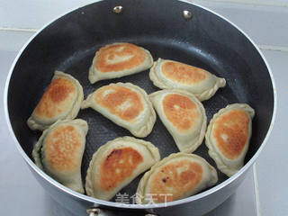 韭菜鲜肉煎饺的做法步骤:15