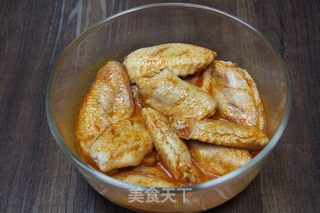 超过瘾的美食——芝士鸡翅的做法步骤：2