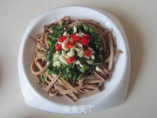 香椿拌鸡蛋干的做法步骤:5
