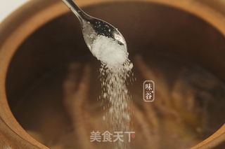 山药花生眉豆鸡脚汤的做法步骤：5