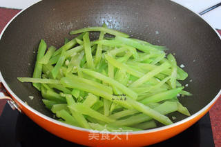 蒜蓉炒莴笋的做法步骤:6