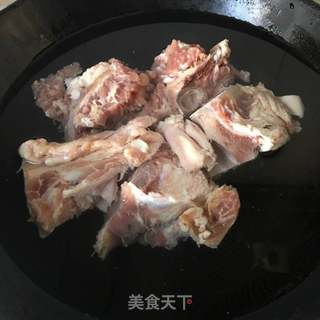 牛骨萝卜汤的做法步骤:2