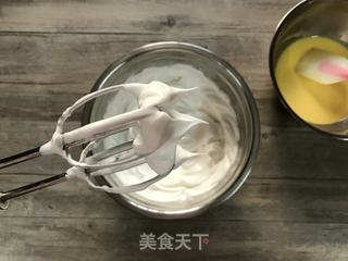 草莓斑斓蛋糕卷的做法步骤:5