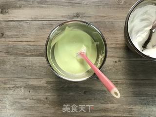 草莓斑斓蛋糕卷的做法步骤:7