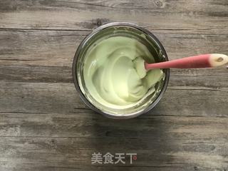 草莓斑斓蛋糕卷的做法步骤:8