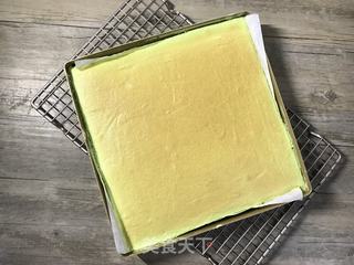 草莓斑斓蛋糕卷的做法步骤:11