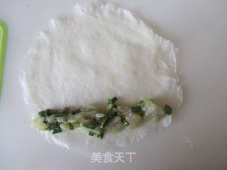 龙利鱼韭菜春卷的做法步骤:6