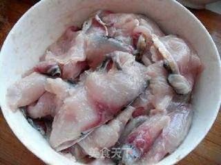 酸爽的清江鱼 酸菜与馋小江最配的做法步骤:2
