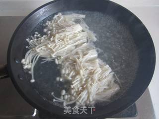 炝拌金针菇的做法步骤:3