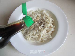 炝拌金针菇的做法步骤:4