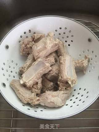 糖醋排骨，爱情的味道，的做法步骤：1