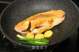 【每日新品】香煎罗非鱼的做法步骤：6
