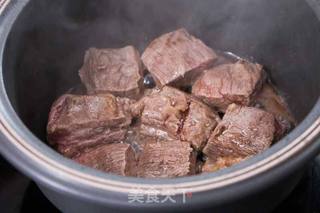 五步做出韩式炆牛腩的做法步骤：3