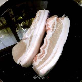 回锅肉的做法步骤：1