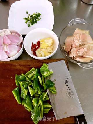回锅肉的做法步骤：2