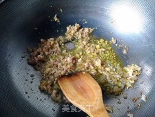 莴笋叶炒饭的做法步骤:4