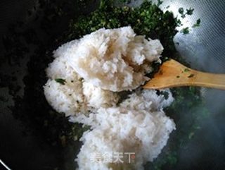 莴笋叶炒饭的做法步骤:6
