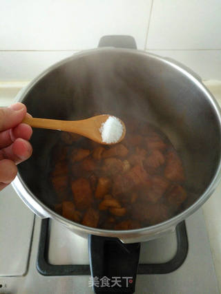 啤酒百叶结红烧肉的做法步骤:11