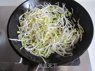 韭菜炒黄豆芽的做法步骤:2