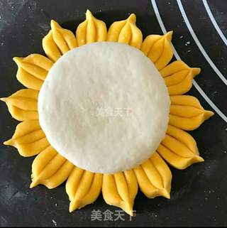 向日葵馒头的做法步骤:11