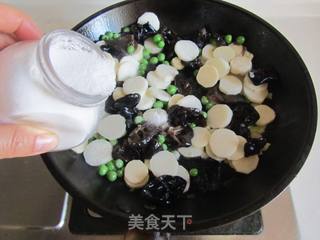 黑木耳炒山药的做法步骤:7