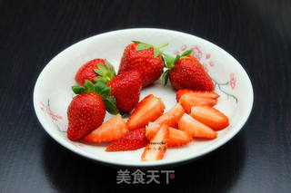 草莓奶昔的做法步骤:2
