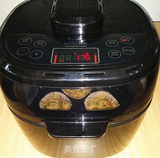 馄饨肉末披萨的做法步骤:12