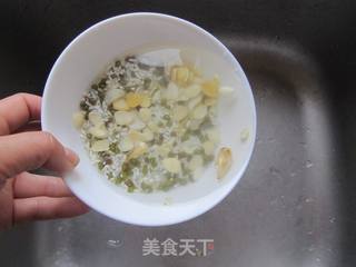 绿豆杏仁百合粥的做法步骤:2