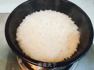腊肠煲仔饭的做法步骤:12