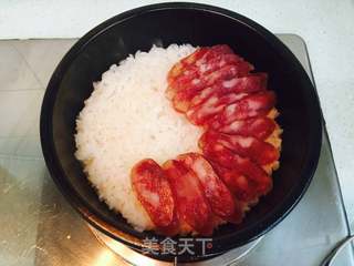 腊肠煲仔饭的做法步骤:13