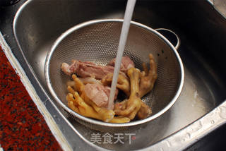 栗子鸡爪海鲜汤的做法步骤:4