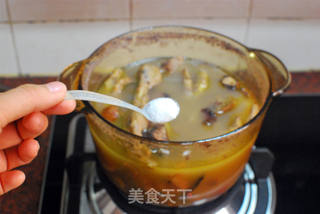 栗子鸡爪海鲜汤的做法步骤:8