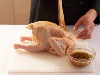 乔小晓美食分享——酥嫩烤鸡的做法步骤:5