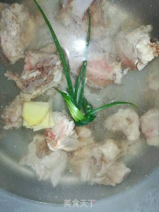 海带骨头汤的做法步骤:3