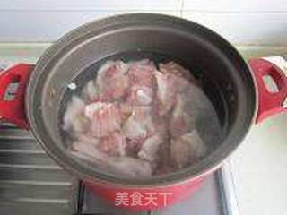 红果家菜谱之酸菜老鸭汤的做法步骤:3