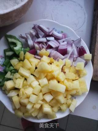 菠萝咕噜肉的做法步骤:2