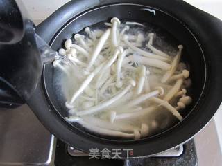 银鱼菌菇鸡蛋汤的做法步骤:6