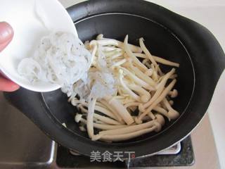 银鱼菌菇鸡蛋汤的做法步骤:5
