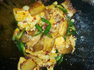豆干回锅肉的做法步骤:6