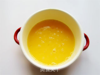 虾仁韭菜厚蛋饼的做法步骤:2