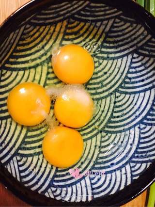 蒜苗炒鸡蛋的做法步骤:3