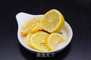 柠檬蜂蜜茶的做法步骤:2