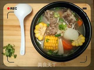 山药玉米胡萝卜金针菇排骨营养汤的做法步骤：3