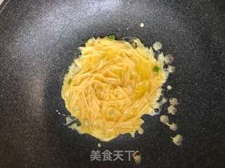 香葱鸡蛋土豆丝饼的做法步骤:7